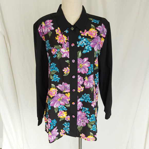 Vintage 80s 90s Floral Button-Down with Fabric Buttons - Picture 3 of 9